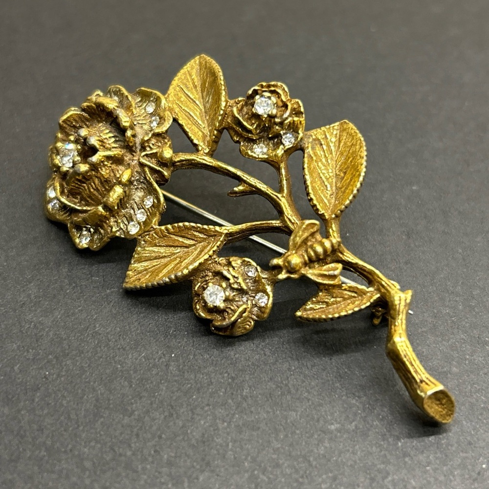 Goldette Roses Brooch Pin Flowers Bee Leaves Clear Rhinestones Vintage Gold Tone
